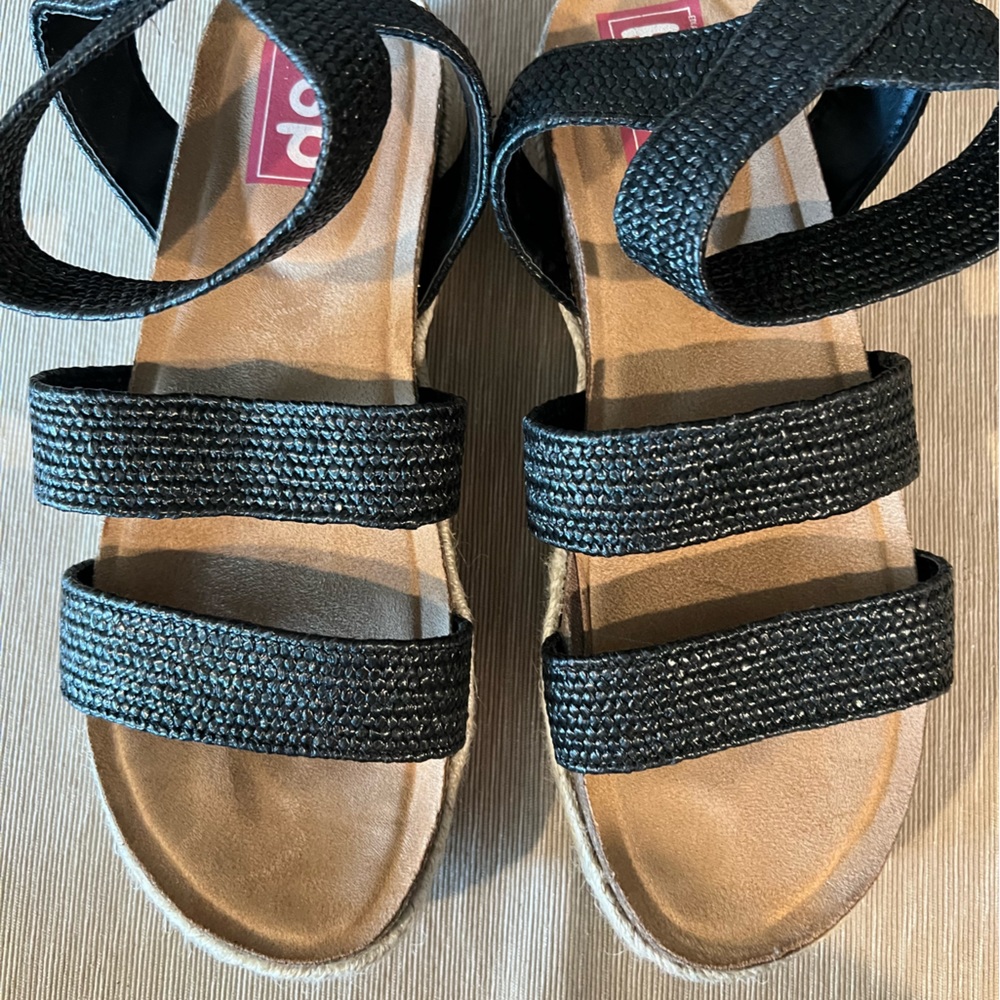 Ladies POP platform sandals 
Size 10